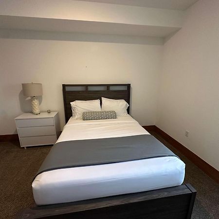 2Br Suite At The Grand Castle Pool Gym & Parking Grandville Extérieur photo