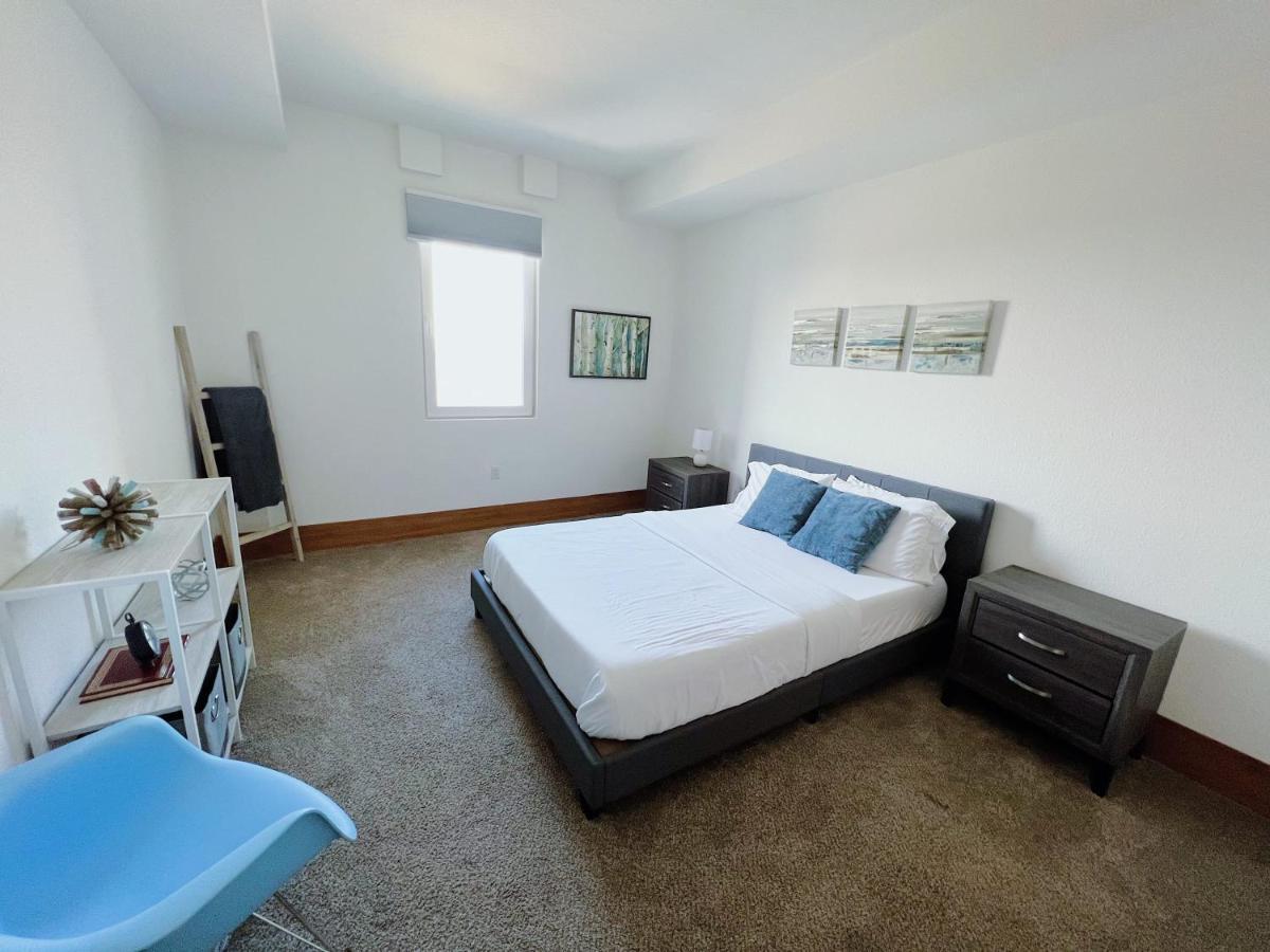 2Br Suite At The Grand Castle Pool Gym & Parking Grandville Extérieur photo