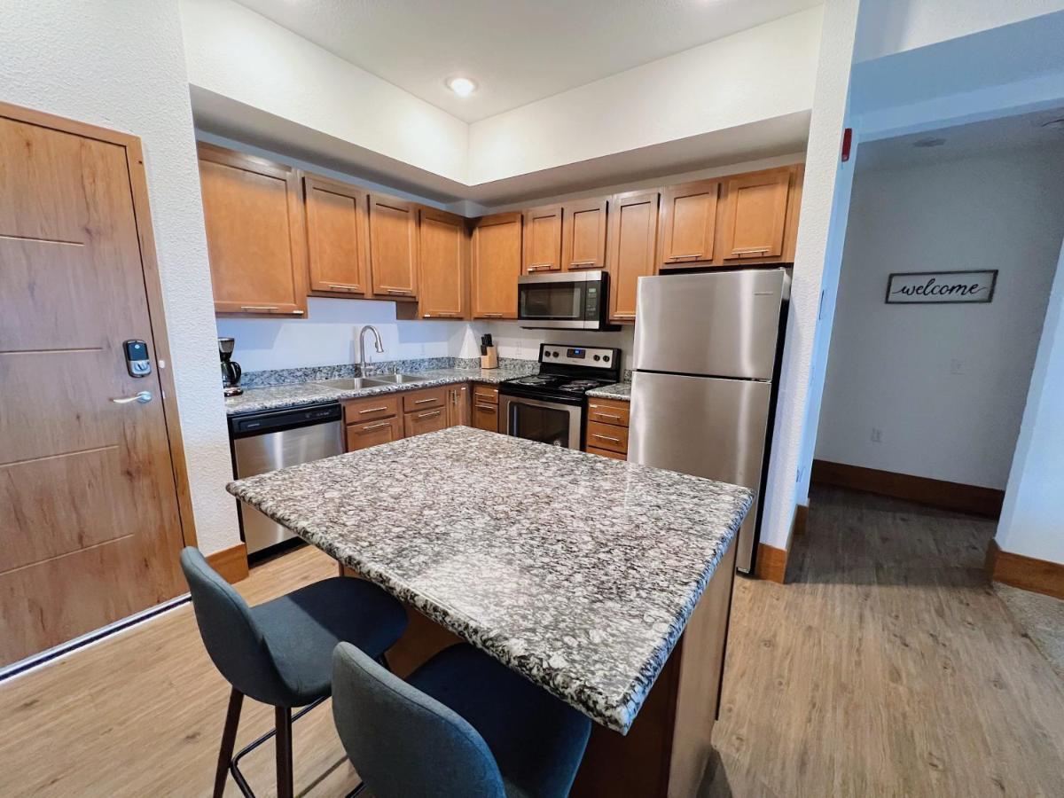 2Br Suite At The Grand Castle Pool Gym & Parking Grandville Extérieur photo