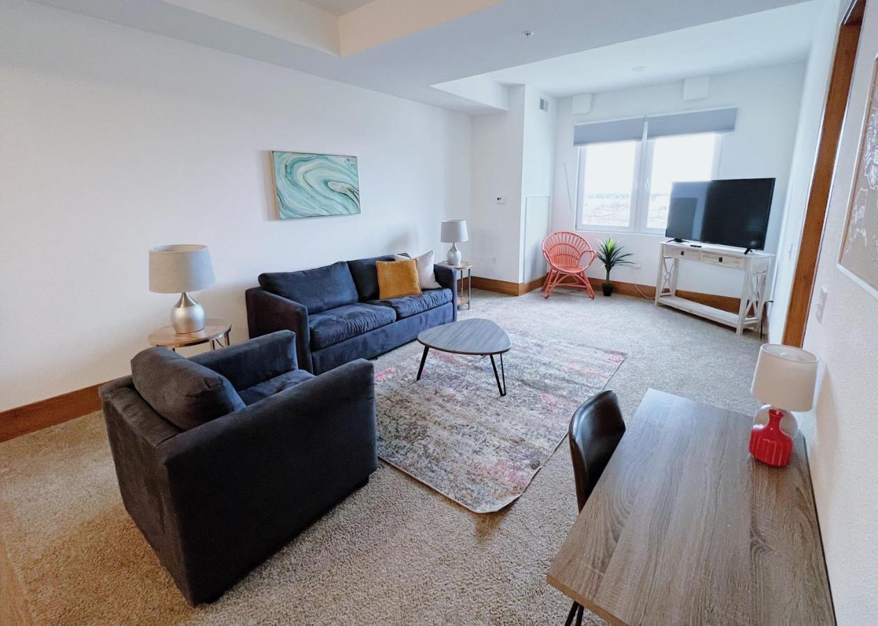 2Br Suite At The Grand Castle Pool Gym & Parking Grandville Extérieur photo