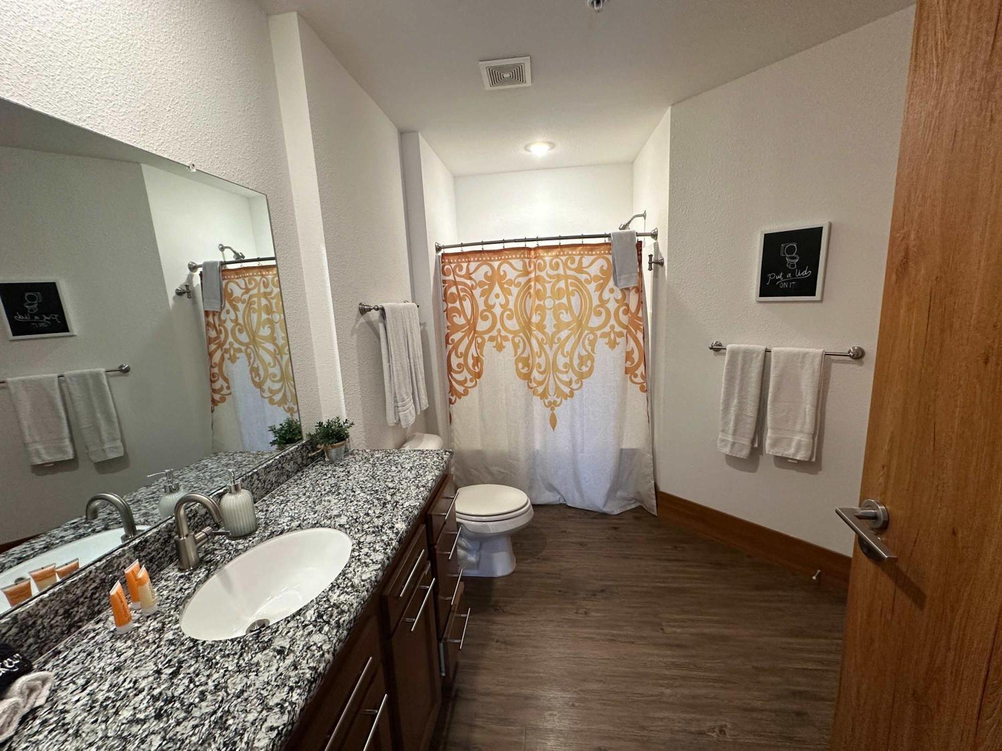 2Br Suite At The Grand Castle Pool Gym & Parking Grandville Extérieur photo